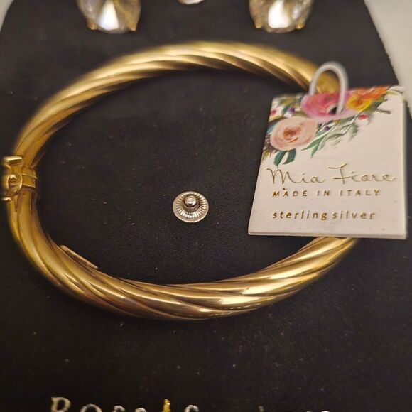 GOLD TWISTED BANGLE W/ MATCHING X-LARGE CRYSTAL STUDS - Picture 3 of 5